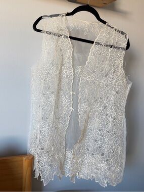 Sheer Floral Lace Sleeveless Vest in Ivory